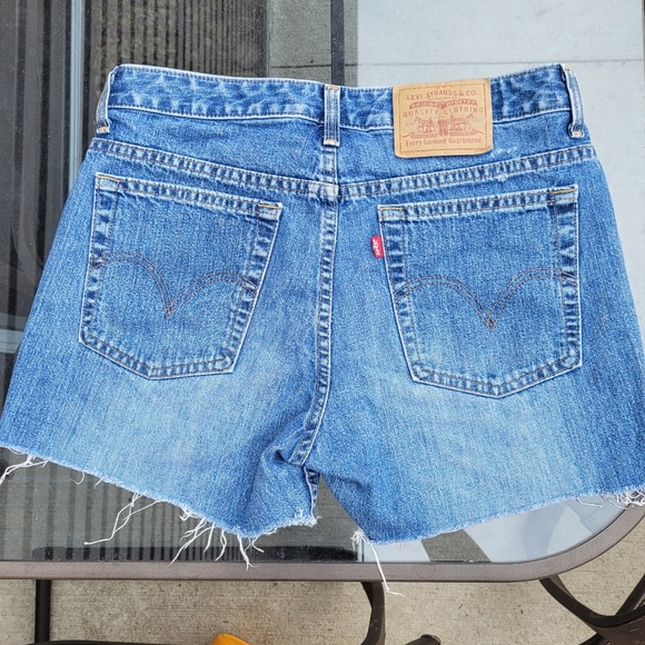 Levi's cutoff denim shorts - Picture 2 of 3